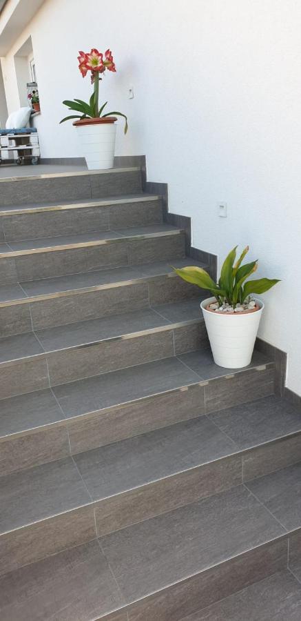 Apartments And Rooms Ivana Krk Town Bagian luar foto