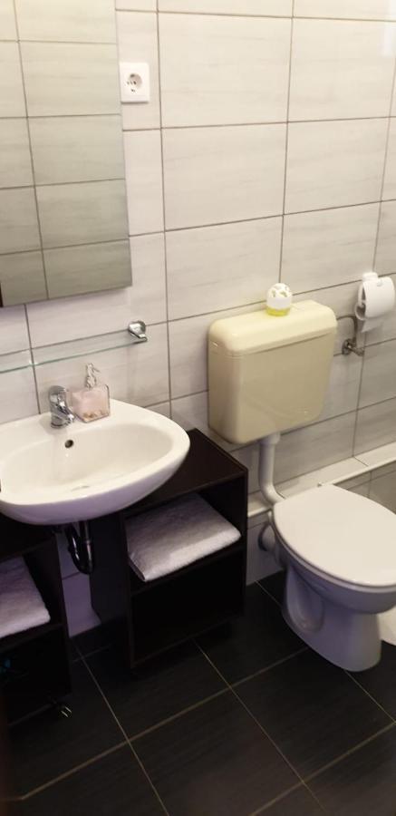 Apartments And Rooms Ivana Krk Town Bagian luar foto