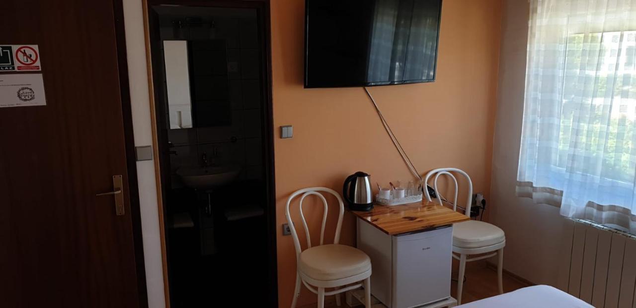Apartments And Rooms Ivana Krk Town Bagian luar foto