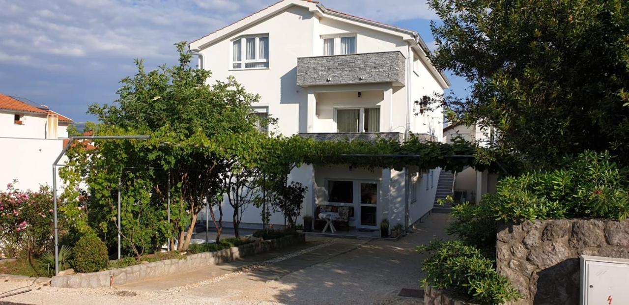 Apartments And Rooms Ivana Krk Town Bagian luar foto