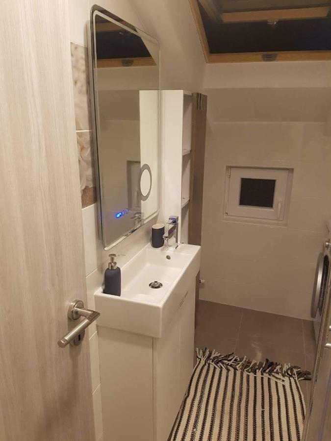 Apartments And Rooms Ivana Krk Town Bagian luar foto