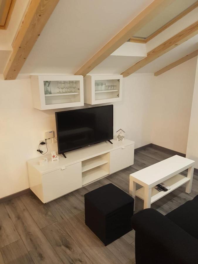 Apartments And Rooms Ivana Krk Town Bagian luar foto