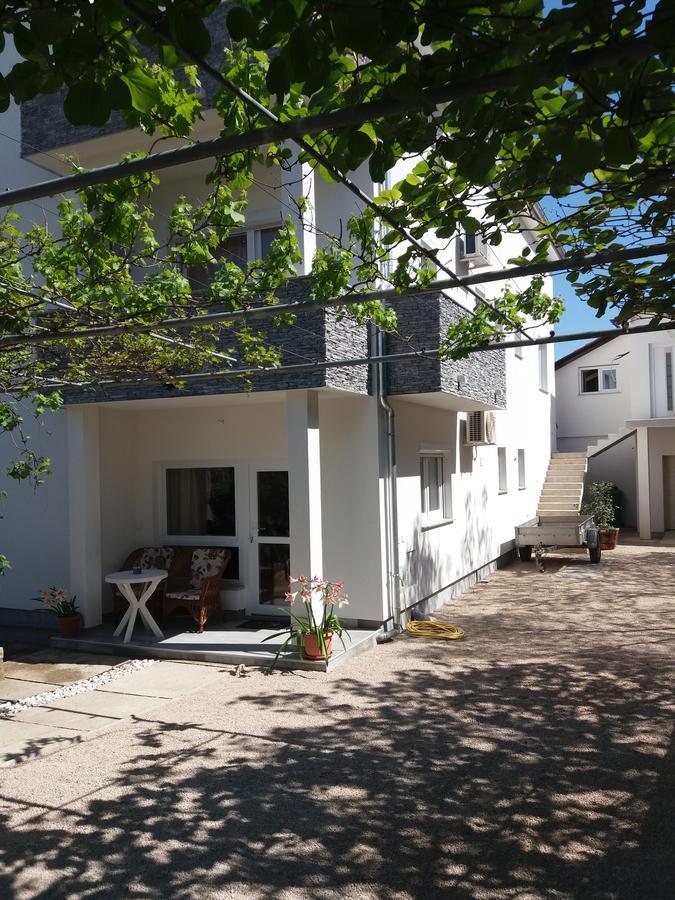 Apartments And Rooms Ivana Krk Town Bagian luar foto